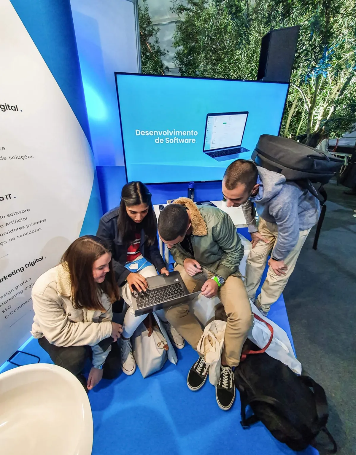 AppX with students at a university tech fair